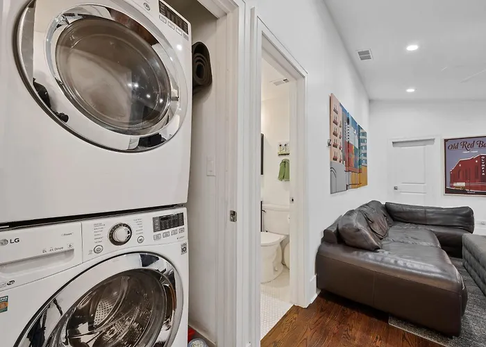 Wicker Park 4bd 3ba, Steps From Cta, Parking Incl
