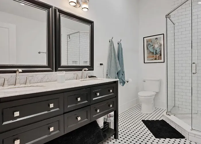 Wicker Park 4bd 3ba, Steps From Cta, Parking Incl Сasa de vacaciones