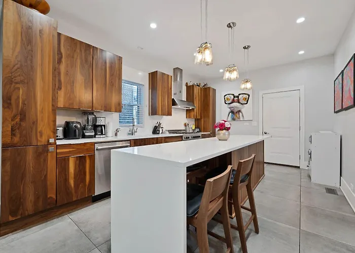 Сasa de vacaciones Wicker Park 4bd 3ba, Steps From Cta, Parking Incl