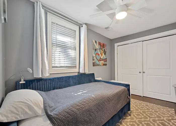 Wicker Park 4bd 3ba, Steps From Cta, Parking Incl Chicago