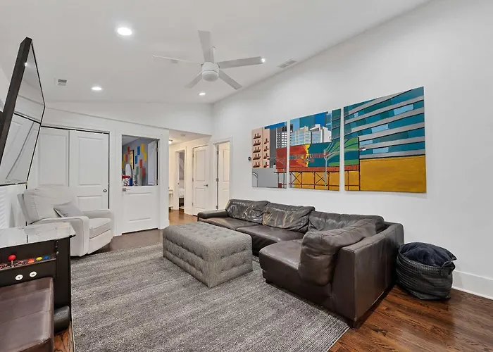 Wicker Park 4bd 3ba, Steps From Cta, Parking Incl