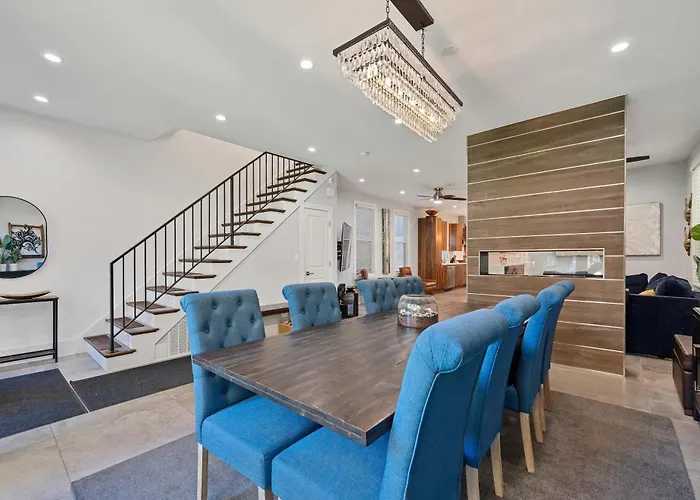 Wicker Park 4bd 3ba, Steps From Cta, Parking Incl *