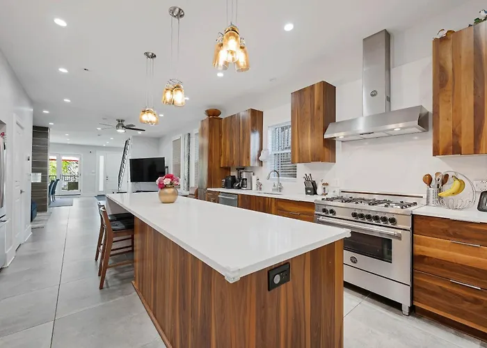 Wicker Park 4bd 3ba, Steps From Cta, Parking Incl Сasa de vacaciones *